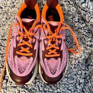 HOKA Clifton 10 size 5Y / 6.5 Women’s Pink and Purple